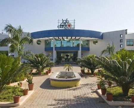 Infocity Club And Resort Gandhinagar Ngoại thất bức ảnh